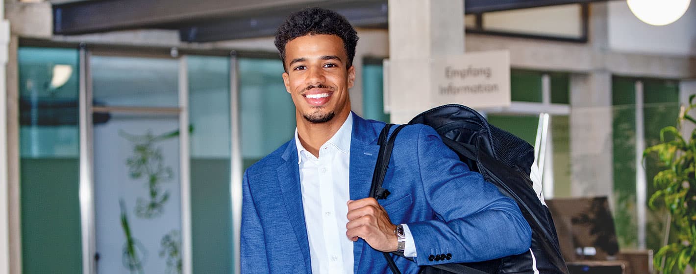 Du guichet bancaire directement à l’entraînement: David Naki travaille à temps partiel chez Valiant. Il consacre son temps libre à l’athlétisme.