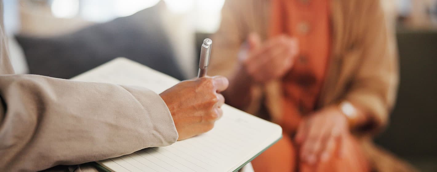 Wie die Ghostwriterin Isabel Baumberger in das Leben anderer eintaucht.