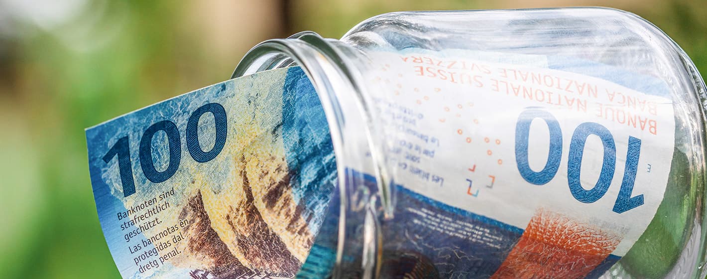 Selina Lehner, professeure à la ZHAW School of Management and Law, nous explique pourquoi le peuple suisse épargne, et combien.